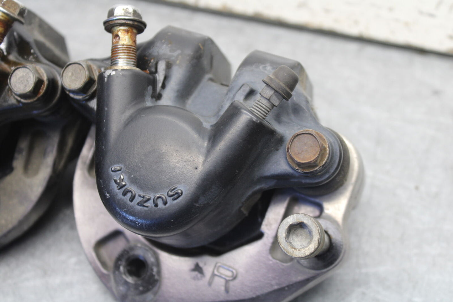 85-86 SUZUKI MADURA 1200 RIGHT LEFT FRONT BRAKE CALIPER SET PAIR CALIPERS  BB691