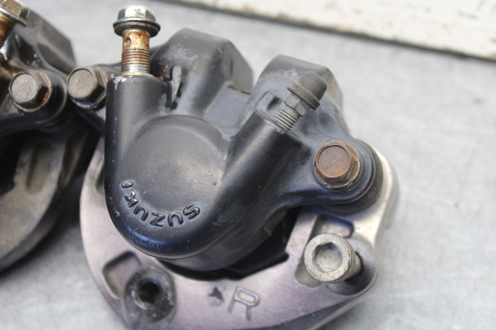 85-86 SUZUKI MADURA 1200 RIGHT LEFT FRONT BRAKE CALIPER SET PAIR CALIPERS  BB691