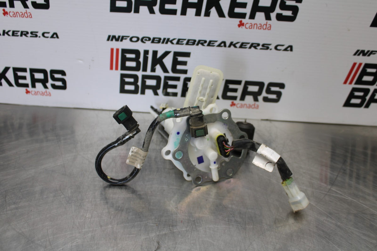 17-22 KTM 390 DUKE FUEL PUMP GAS PETROL SENDER UNIT BB180