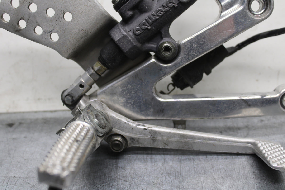 00-01 YAMAHA YZF R1 RIGHT REARSET REAR SET DRIVER FOOT PEG REST STOP BB755