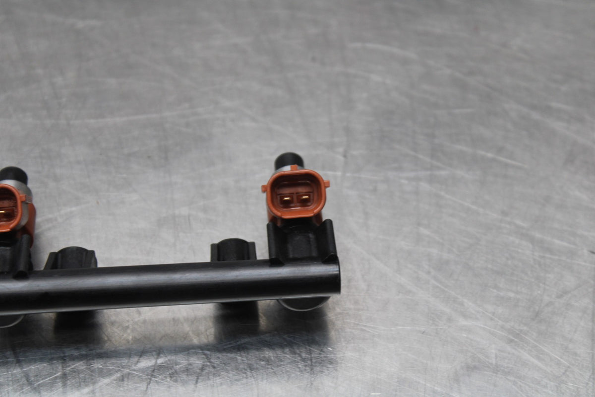 18 YAMAHA YZF R1  SECONDARY FUEL INJECTORS TOP AIRBOX GAS RAIL BB838