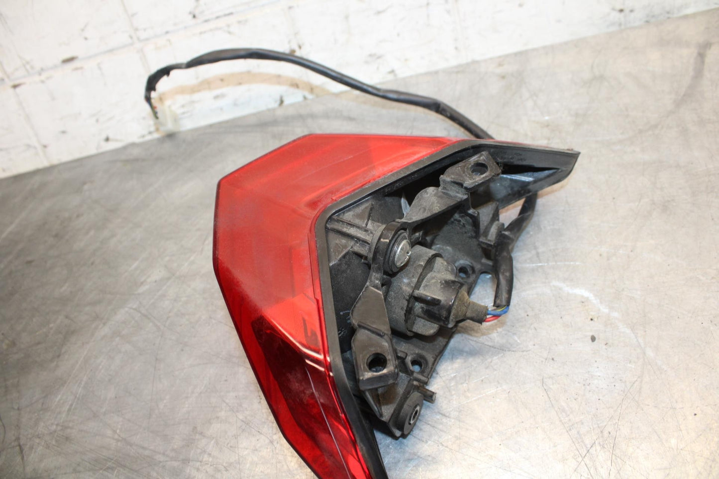 2015 Kawasaki Ninja 300 EX300B ABS REAR TAIL TAILLIGHT BACK BRAKE LIGHT BB518