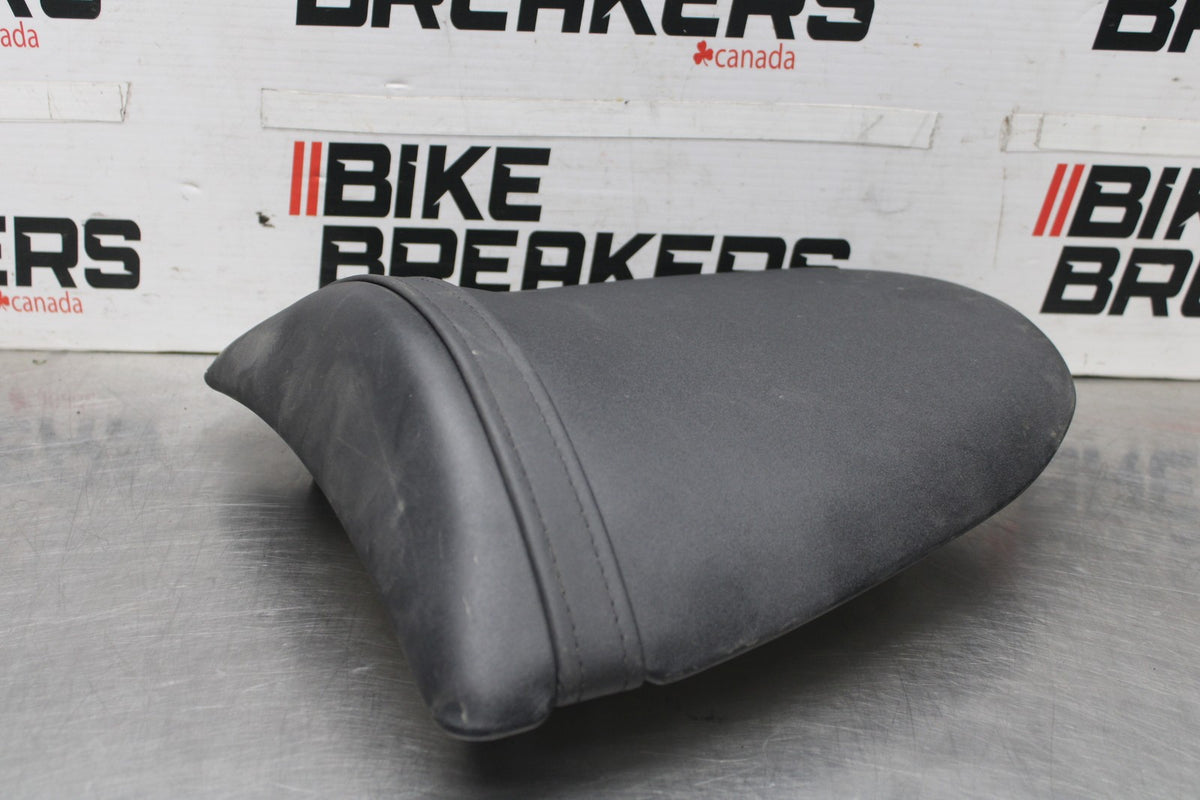 03-04 KAWASAKI Z1000 REAR BACK PASSENGER TANDEM SEAT PAD SADDLE PILLION BB164