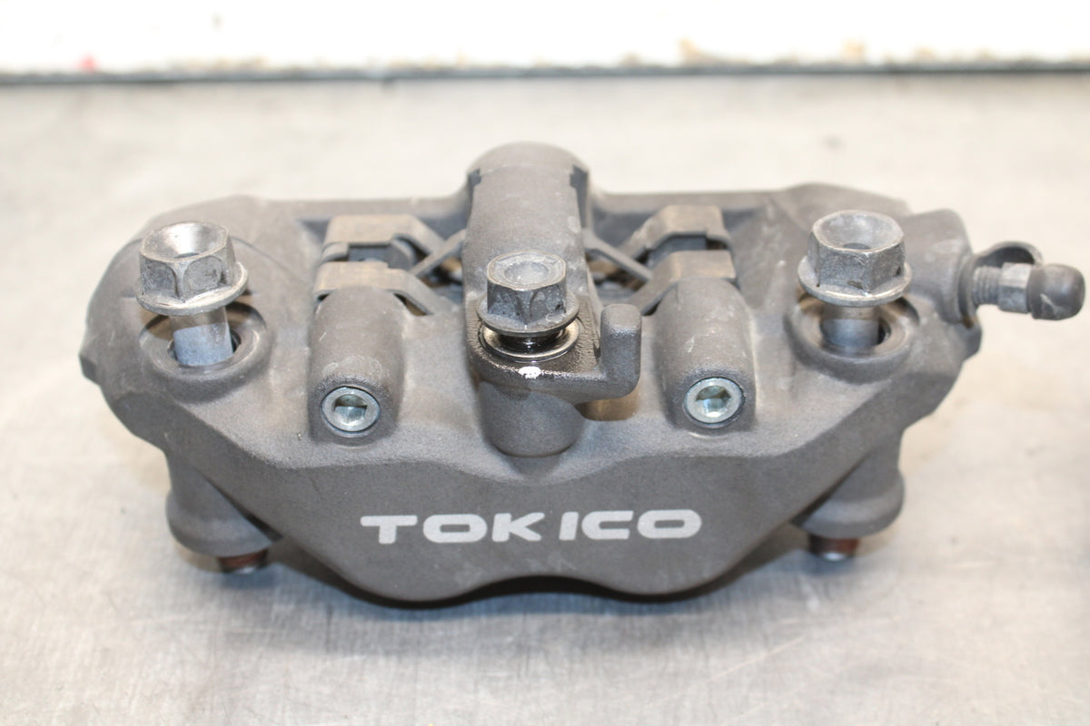 05-06 HONDA CBR600RR RIGHT LEFT FRONT BRAKE CALIPER SET PAIR CALIPERS BB727