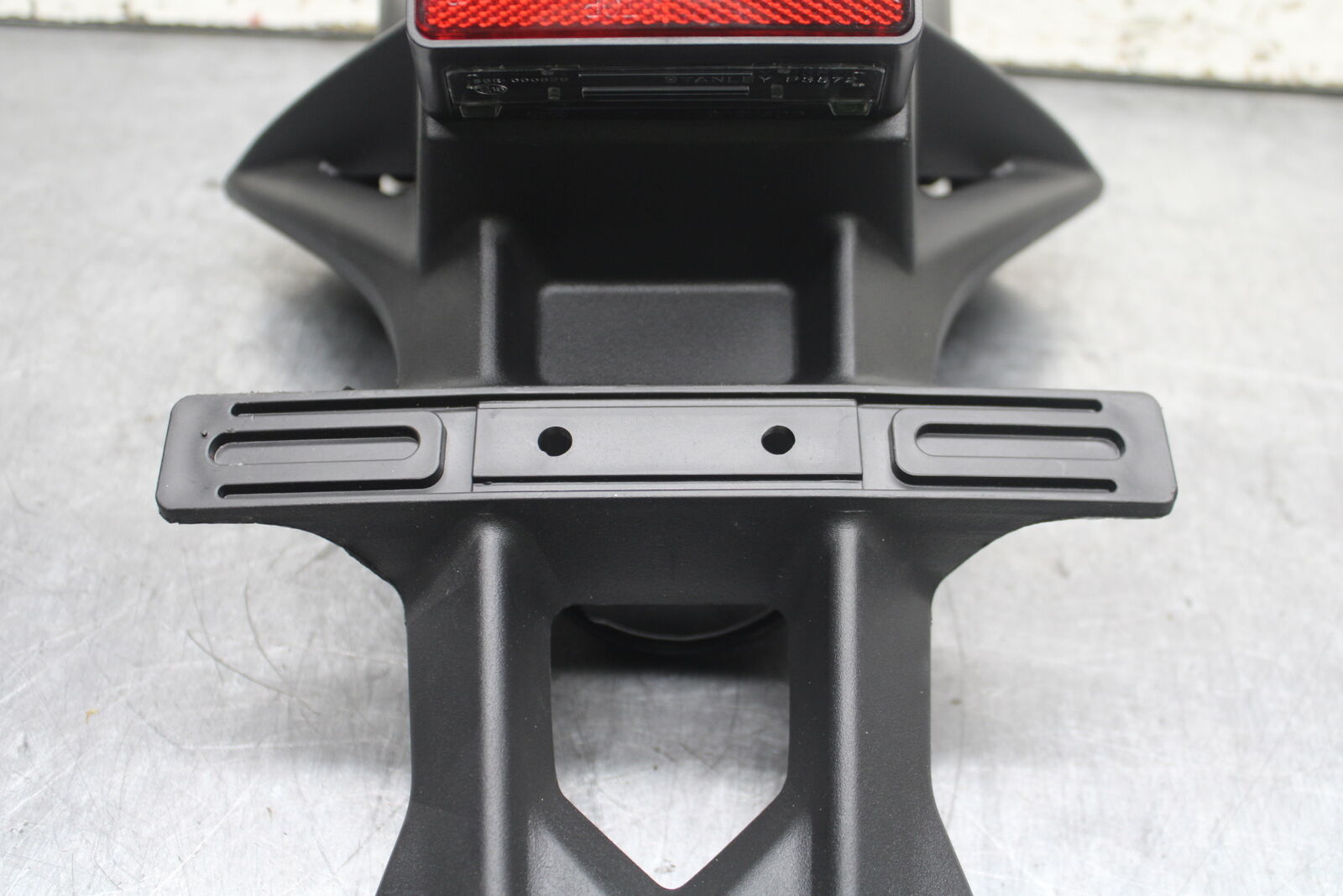 05-08 SUZUKI GSXR1000 REAR BACK FENDER MUD GUARD BB113