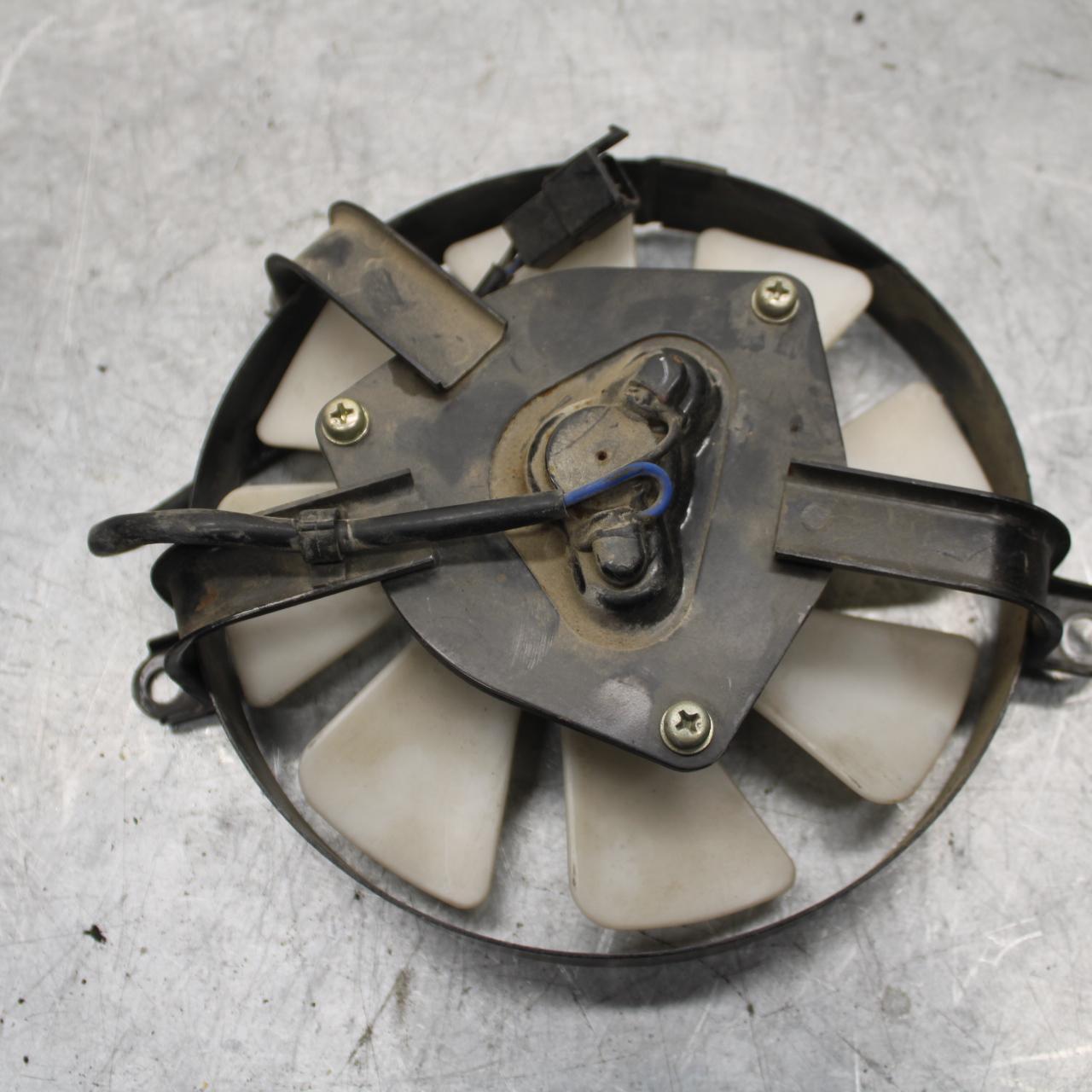 00-01 KAWASAKI ZZR600 ENGINE RADIATOR COOLING FAN BB31