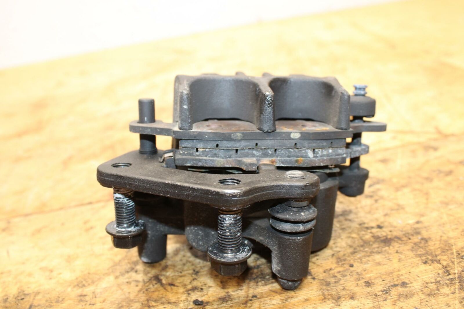 04-09 SUZUKI GS500F RIGHT FRONT BRAKE CALIPER BB335