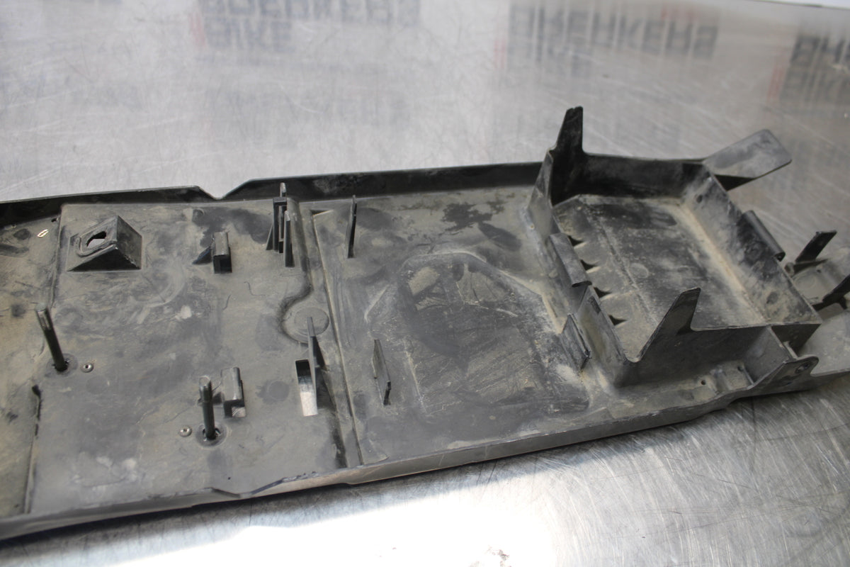04-05 KAWASAKI NINJA ZX10R REAR BACK TAIL UNDERTAIL BATTERY TRAY PLASTIC BB163
