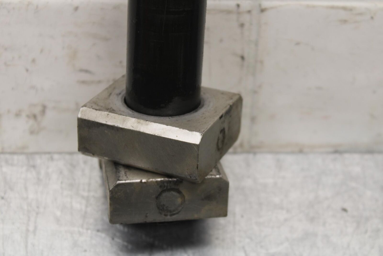 2007 Yamaha YZF R6S REAR AXLE BACK WHEEL PIVOT BOLT AXEL 5SL-25381-10-00 BB594