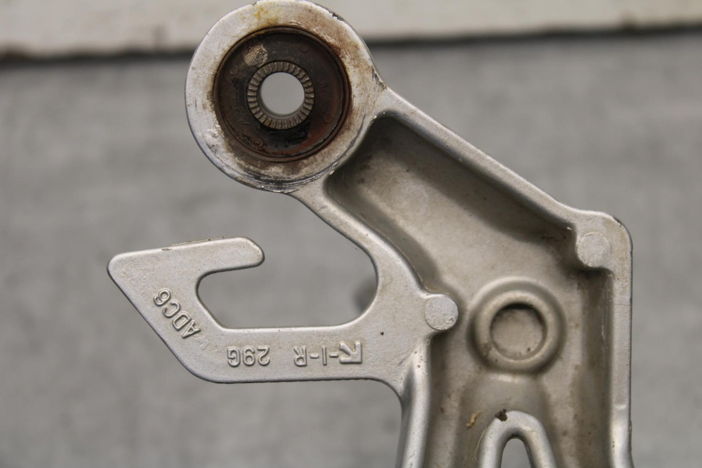 01-03 SUZUKI GSXR600 RIGHT REAR BACK PASSENGER PEG 43600-35F00 BB633