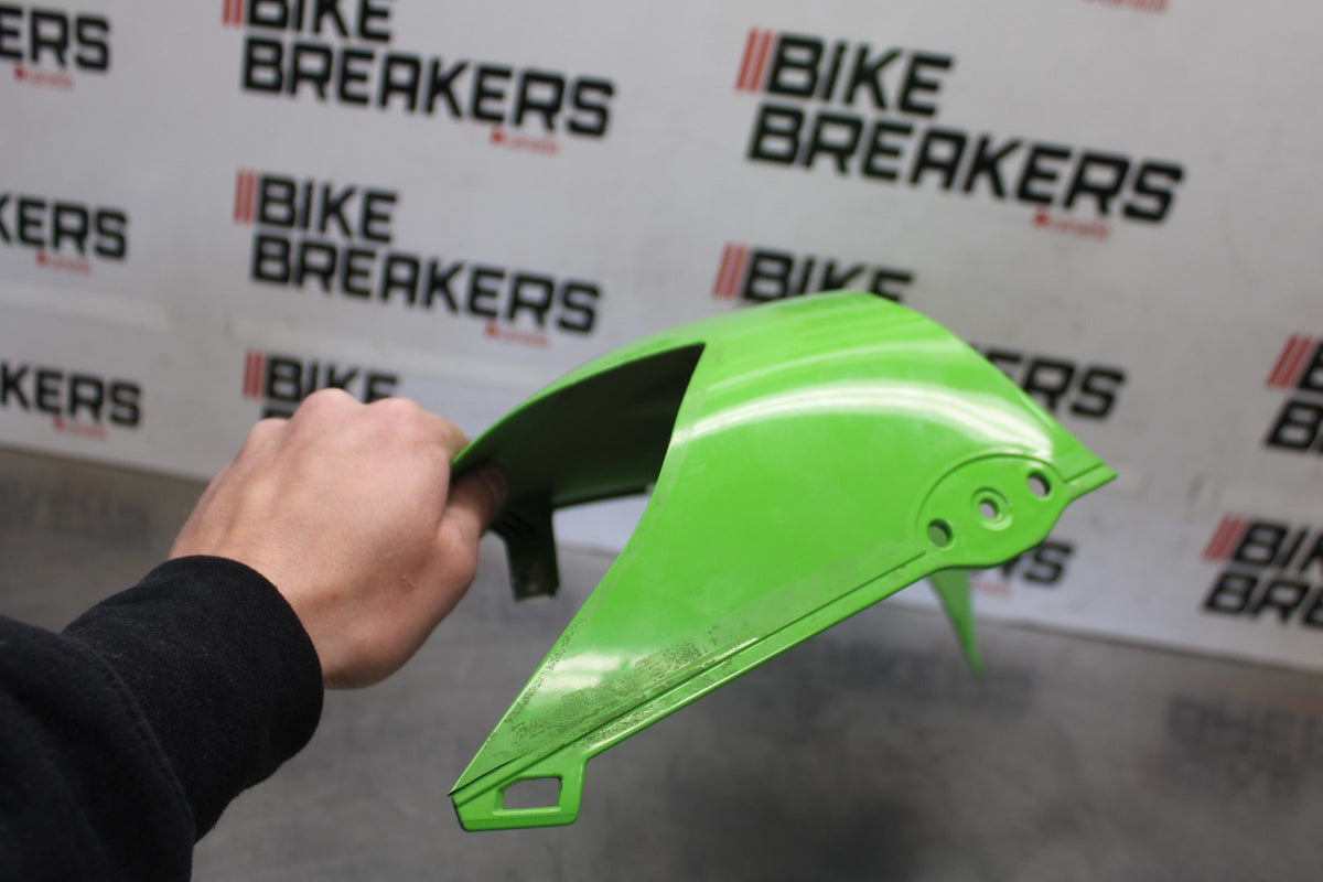 04-05 KAWASAKI NINJA ZX10R RIGHT FRONT UPPER MID SIDE FAIRING COWL PLASTIC BB931