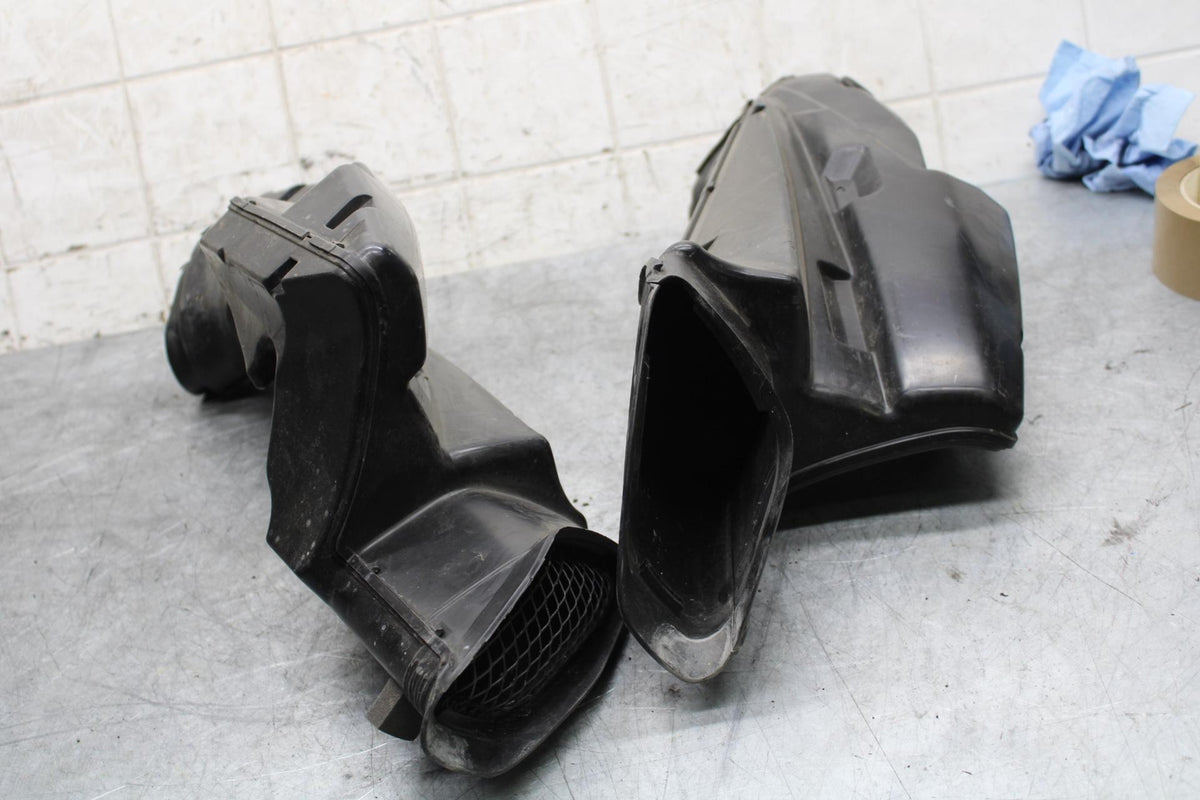 06-07 SUZUKI GSXR600 750  RIGHT LEFT AIR INTAKE DUCTS BB543