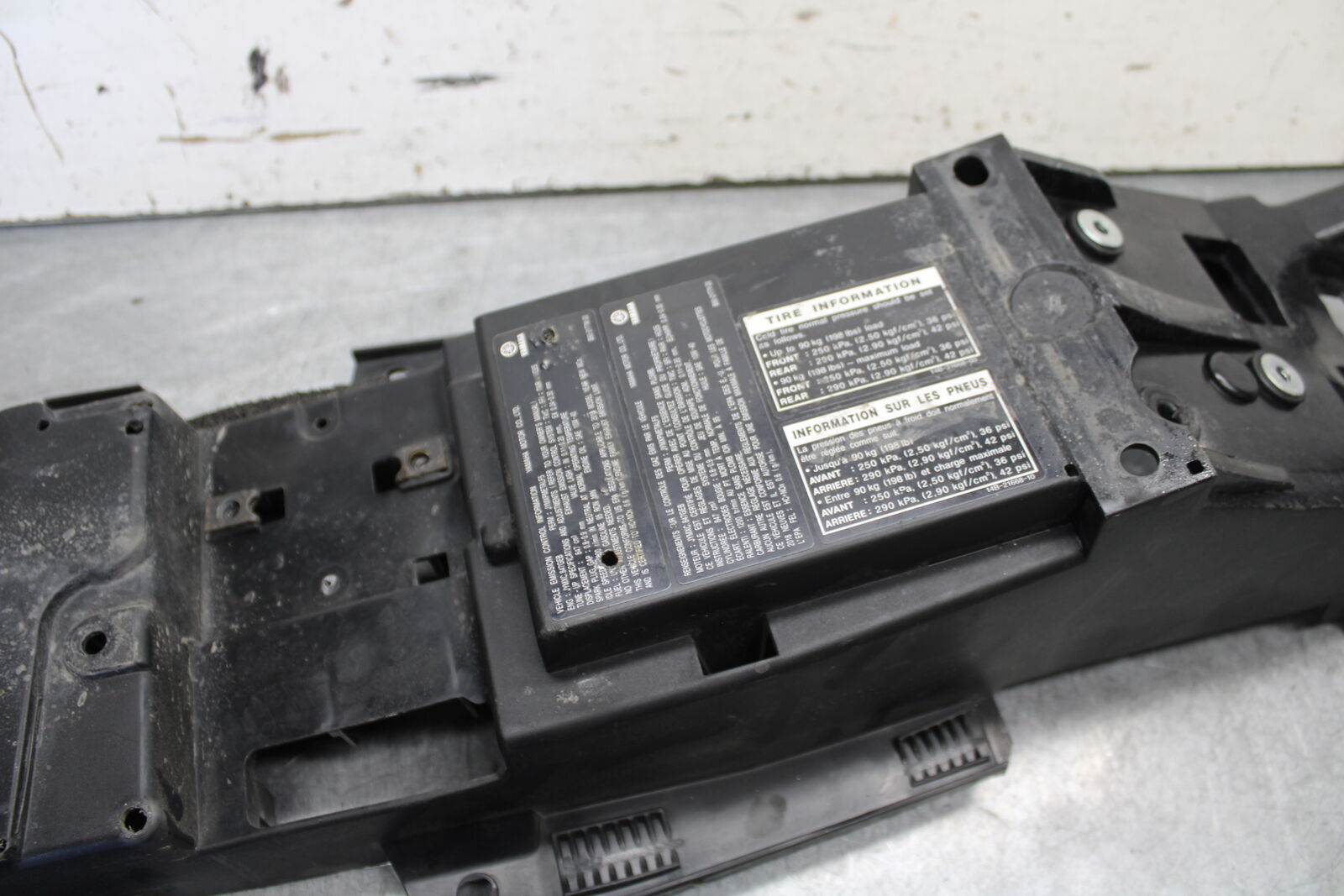 16-21 YAMAHA XSR900 REAR BACK TAIL UNDERTAIL BATTERY TRAY PLASTIC BB664