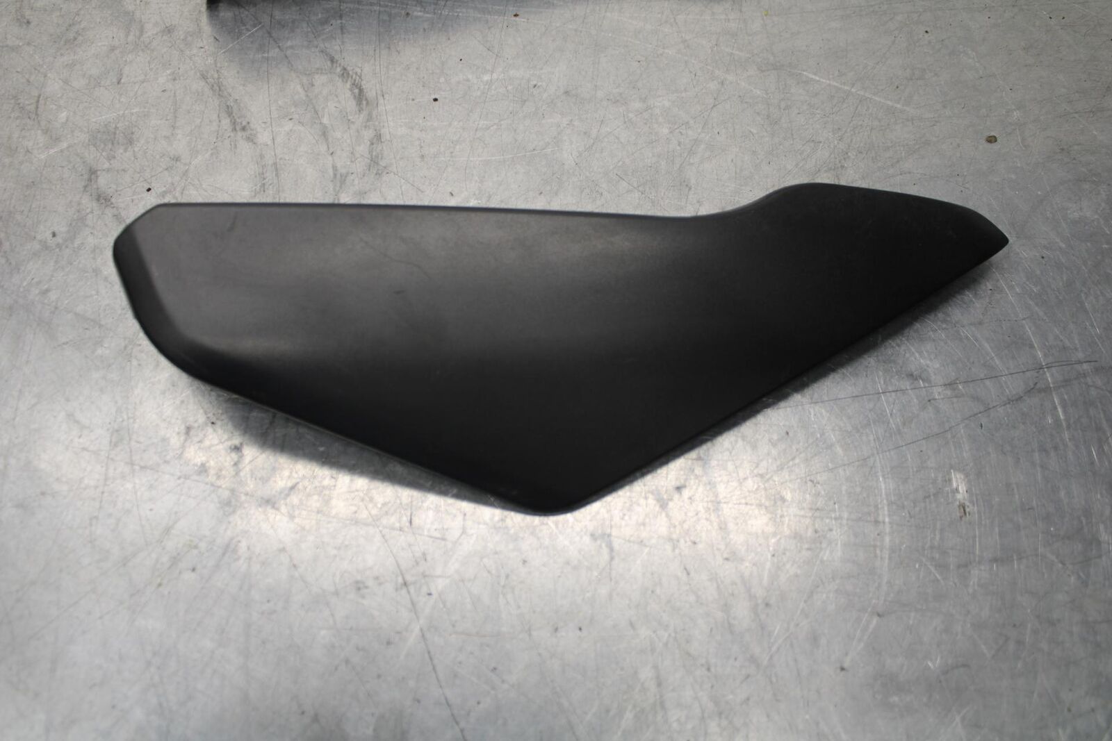 04-05 SUZUKI GSXR750 RIGHT LEFT FRONT SIDE SEAT PANELS TRIMS COWLS  BB81