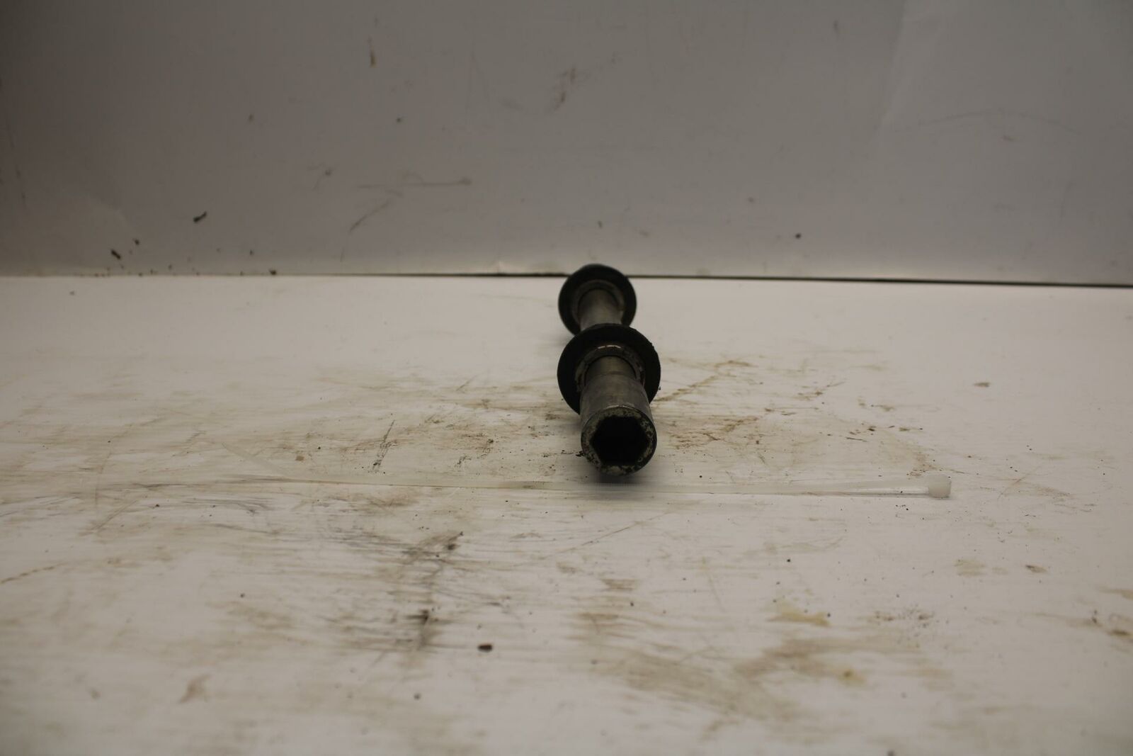 08-16 YAMAHA YZF R6 FRONT WHEEL RIM AXLE PIVOT BOLT 2C0-25181-00-00  BB273