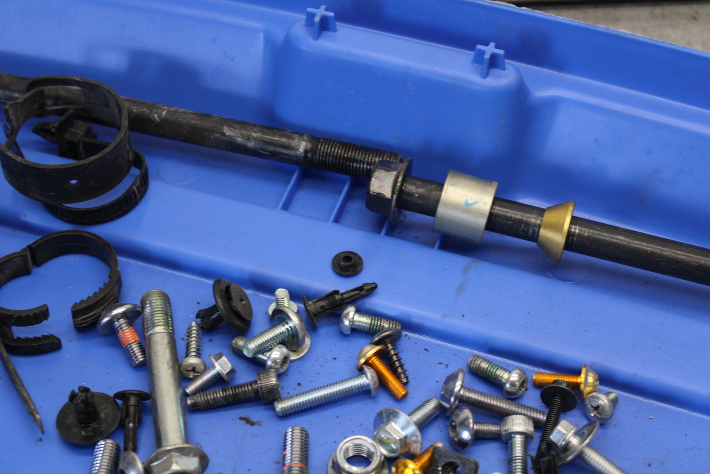 08-16 YAMAHA YZF R6 ENGINE MOUNTING BOLTS HARDWARE MOTOR SCREWS BB665