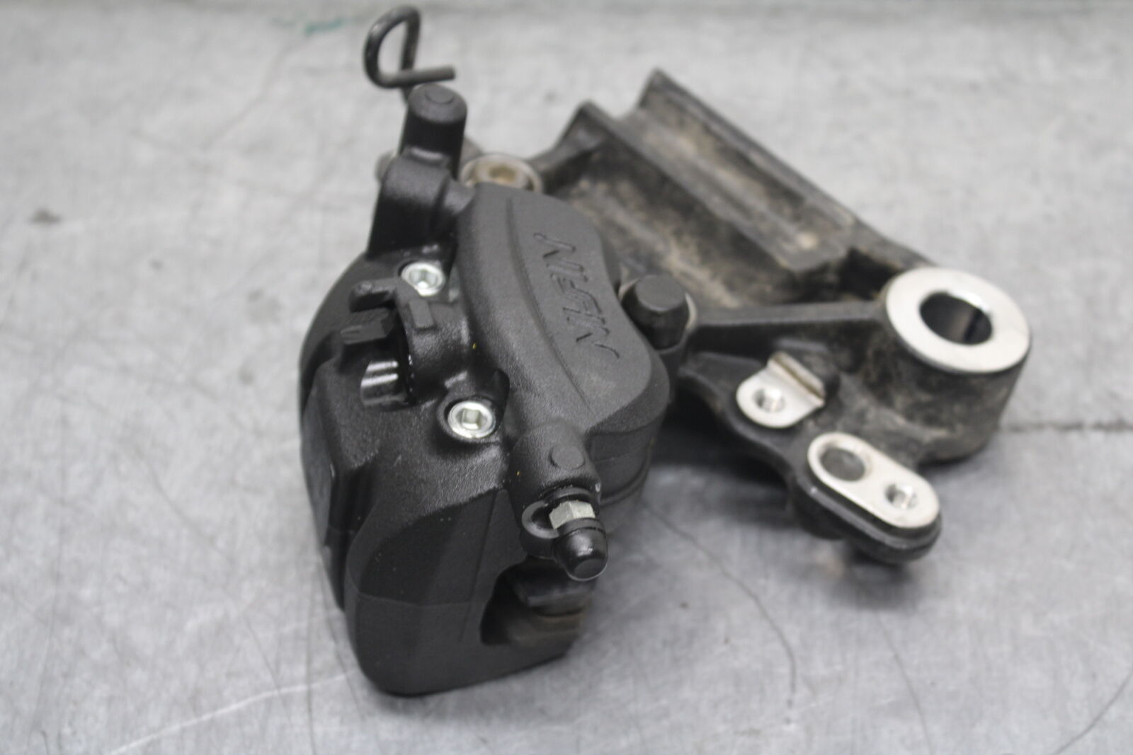 18-23 KAWASAKI NINJA 400 EX400 ABS REAR BACK BRAKE CALIPER W MOUNT BRACKET BB747