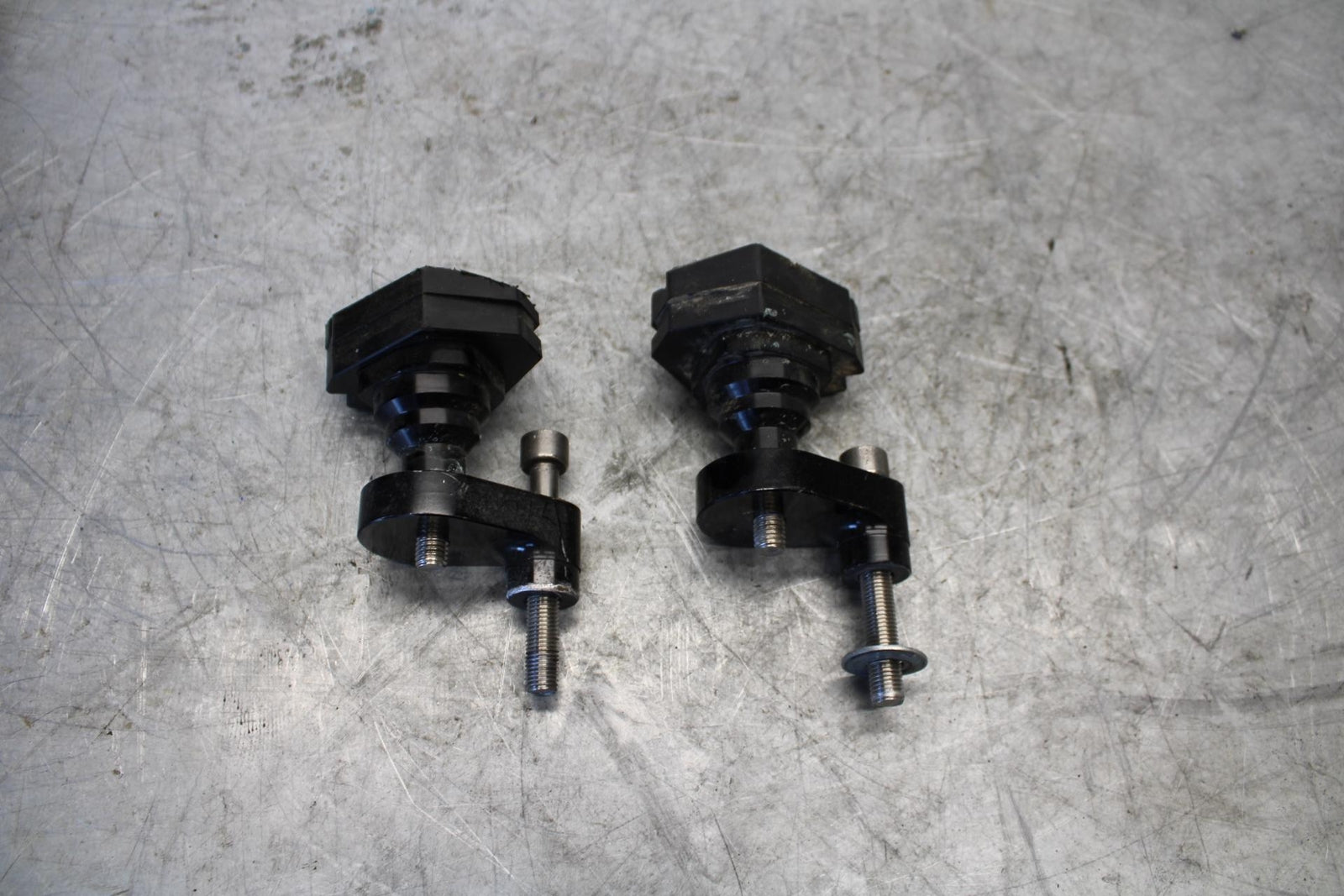 08-16 YAMAHA YZF R6 FRAME SLIDERS SET BB431