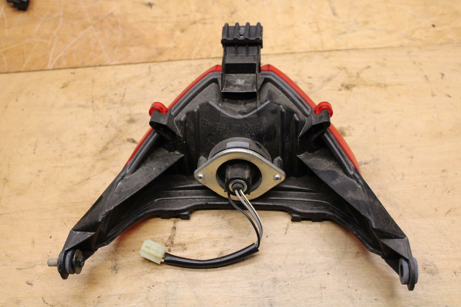 07-12 SUZUKI BANDIT 650S REAR TAIL TAILLIGHT BACK BRAKE LIGHT BB328