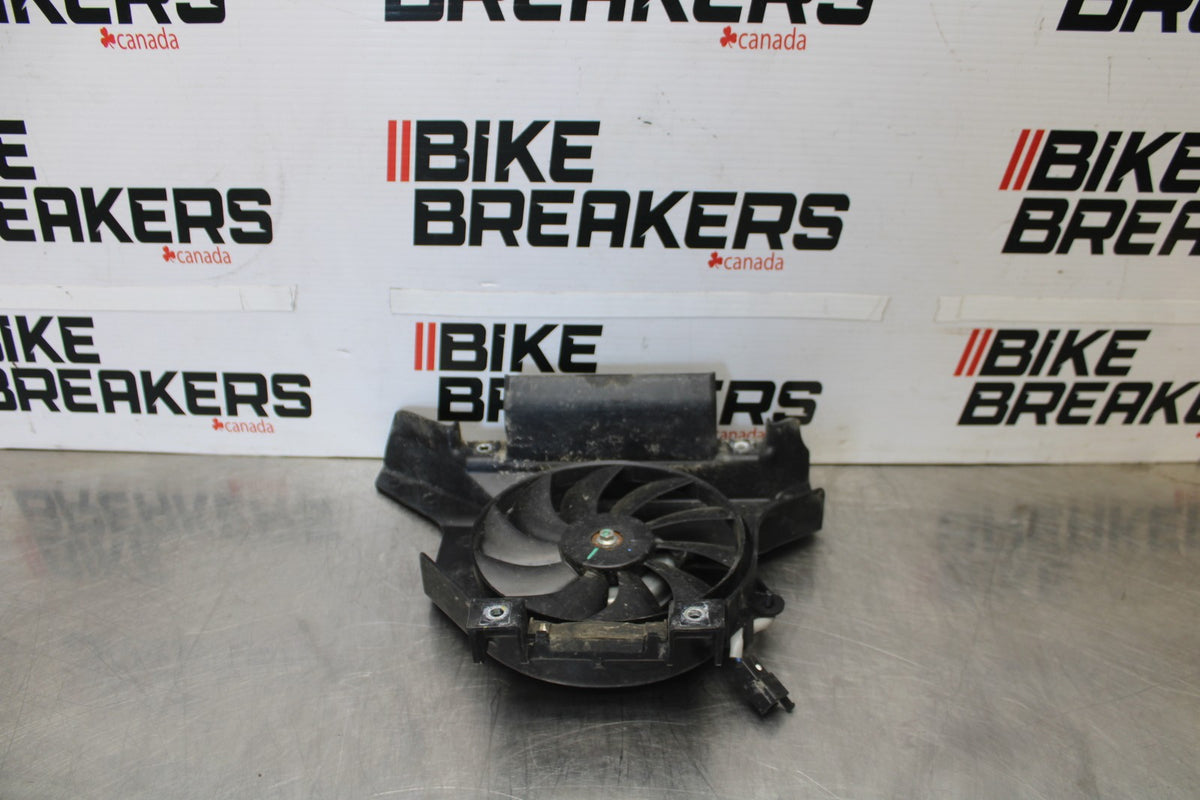 24-25 KAWASAKI NINJA 500 ABS ENGINE RADIATOR COOLING FAN BB899