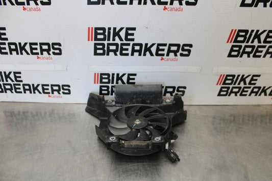 24-25 KAWASAKI NINJA 500 ABS ENGINE RADIATOR COOLING FAN BB899