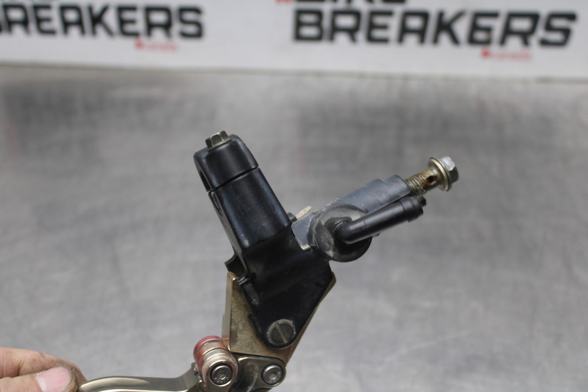 06 SUZUKI SV650S FRONT BRAKE MASTER CYLINDER w/ LEVER BB783