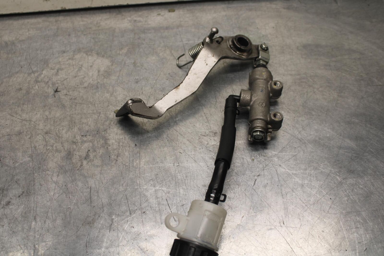 12-17 KAWASAKI ER-6N Z650 REAR BACK BRAKE MASTER CYLINDER W RESERVOIR BB607