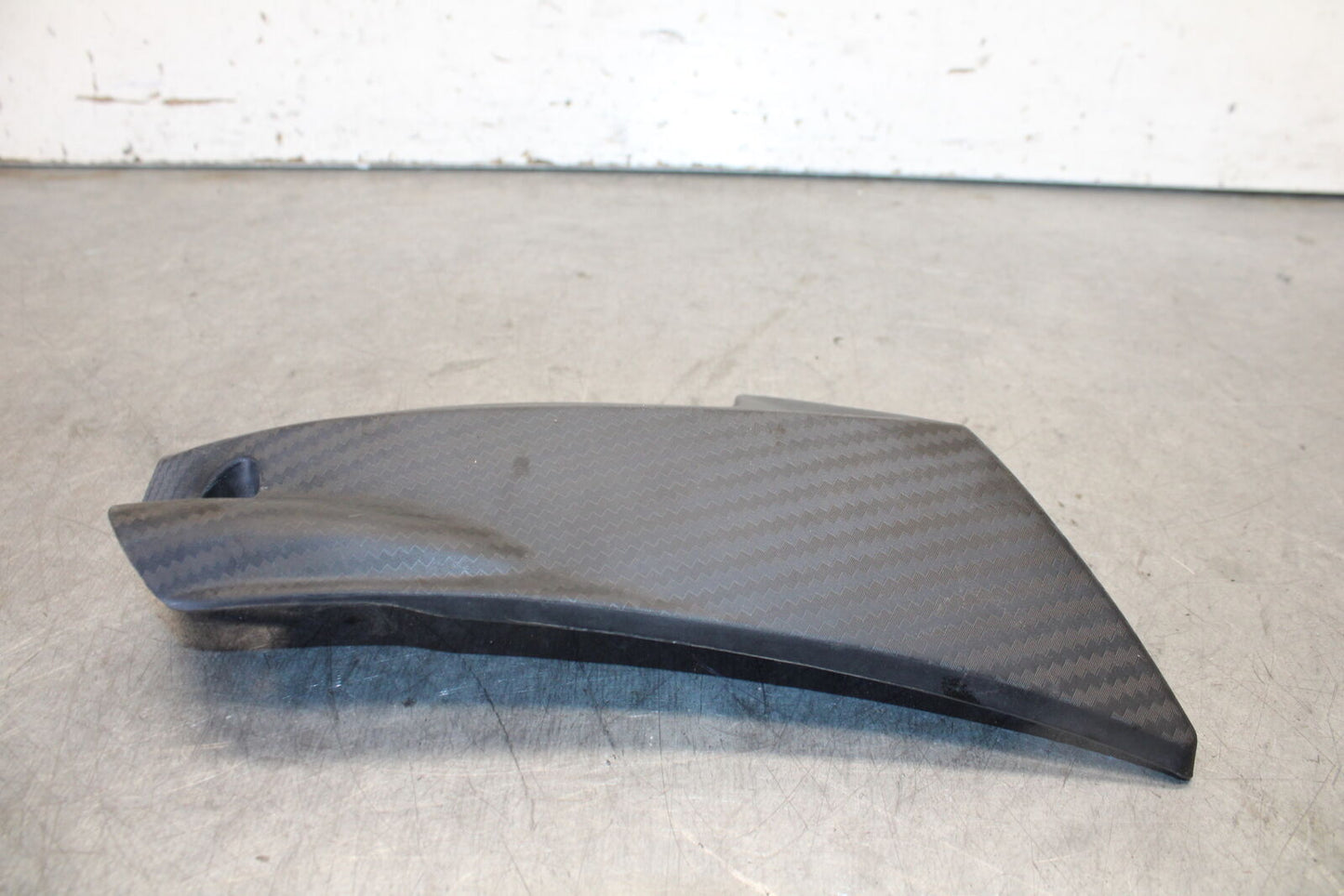 11-24 SUZUKI GSXR750 LEFT FRAME SIDE COVER COWL PANEL TRIM  BB687