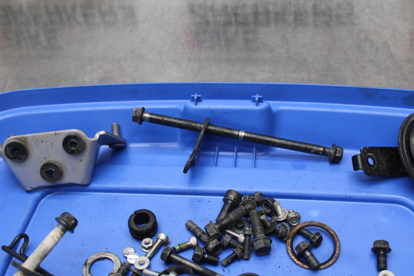 08 KAWASAKI VULCAN 900 MOUNTING BOLTS HARDWARE MOTOR SCREWS BB184