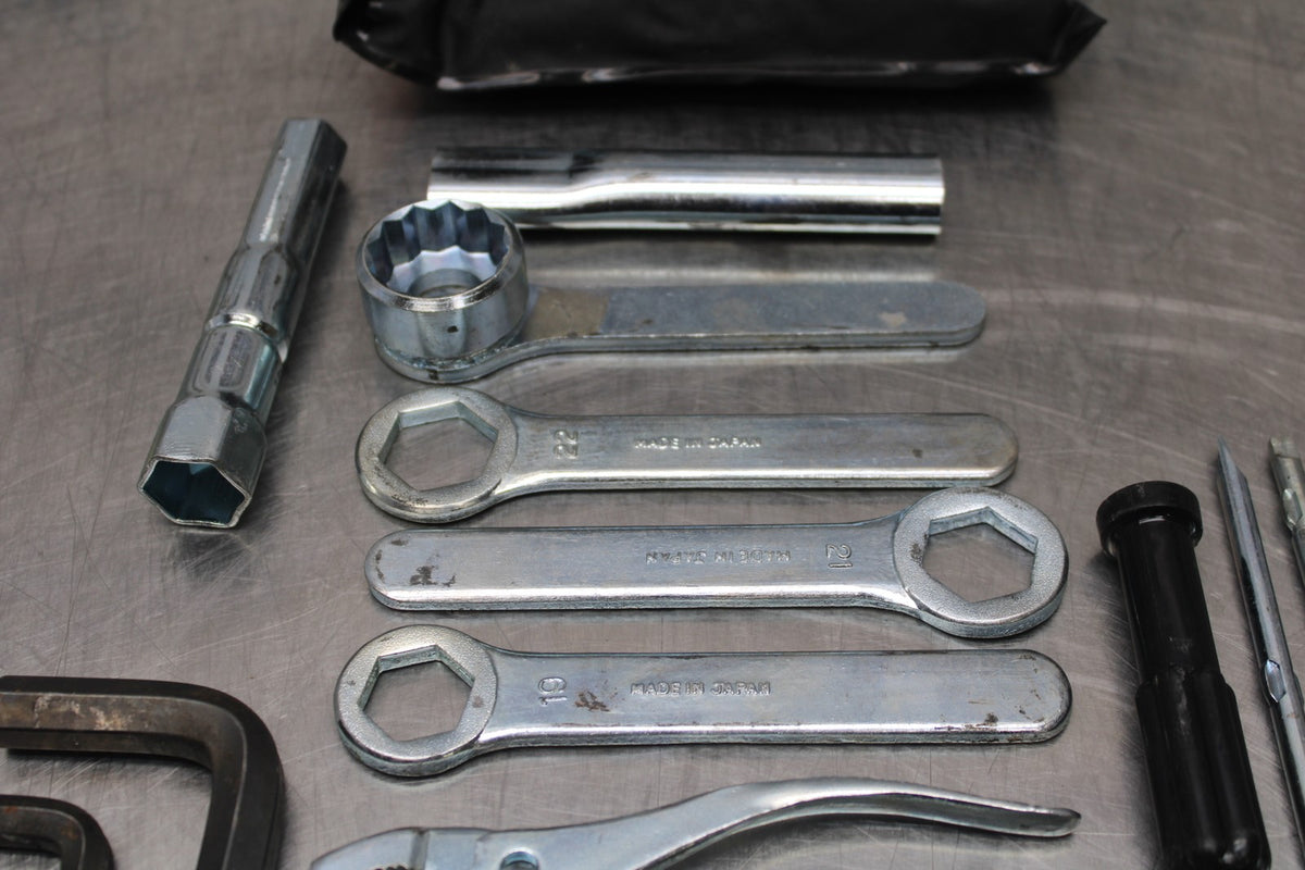 05-09 SUZUKI BOULEVARD C90 STOCK TOOLS OEM TOOL BAG KIT SET BB791