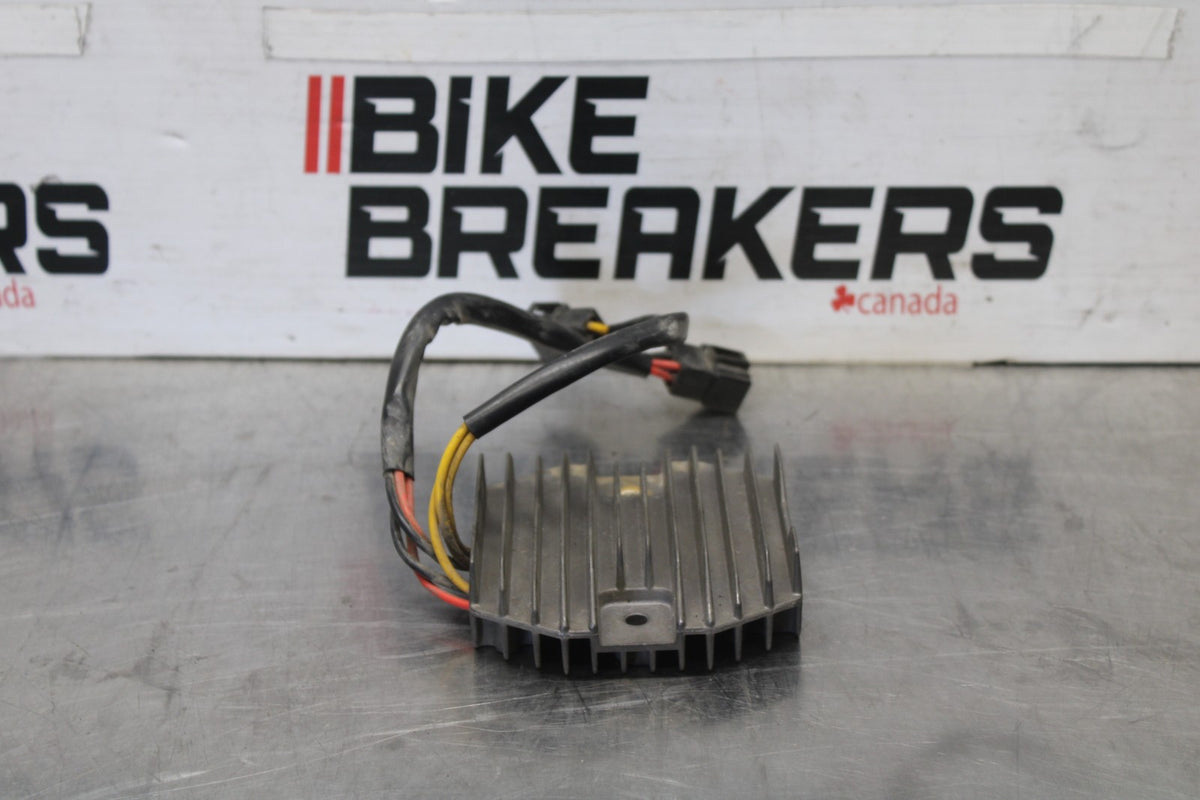 05-08 TRIUMPH SPEED TRIPLE 1050 RECTIFIER VOLTAGE REGULATOR BB933