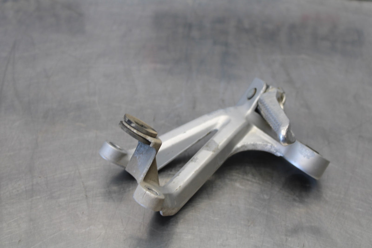 97-00 SUZUKI GSXR600 SRAD RIGHT REAR BACK PASSENGER PEG BB921