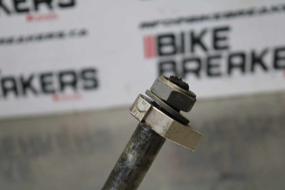 20 TRIUMPH STREET TRIPLE 765 REAR AXLE BACK WHEEL RIM PIVOT BOLT AXEL BB864