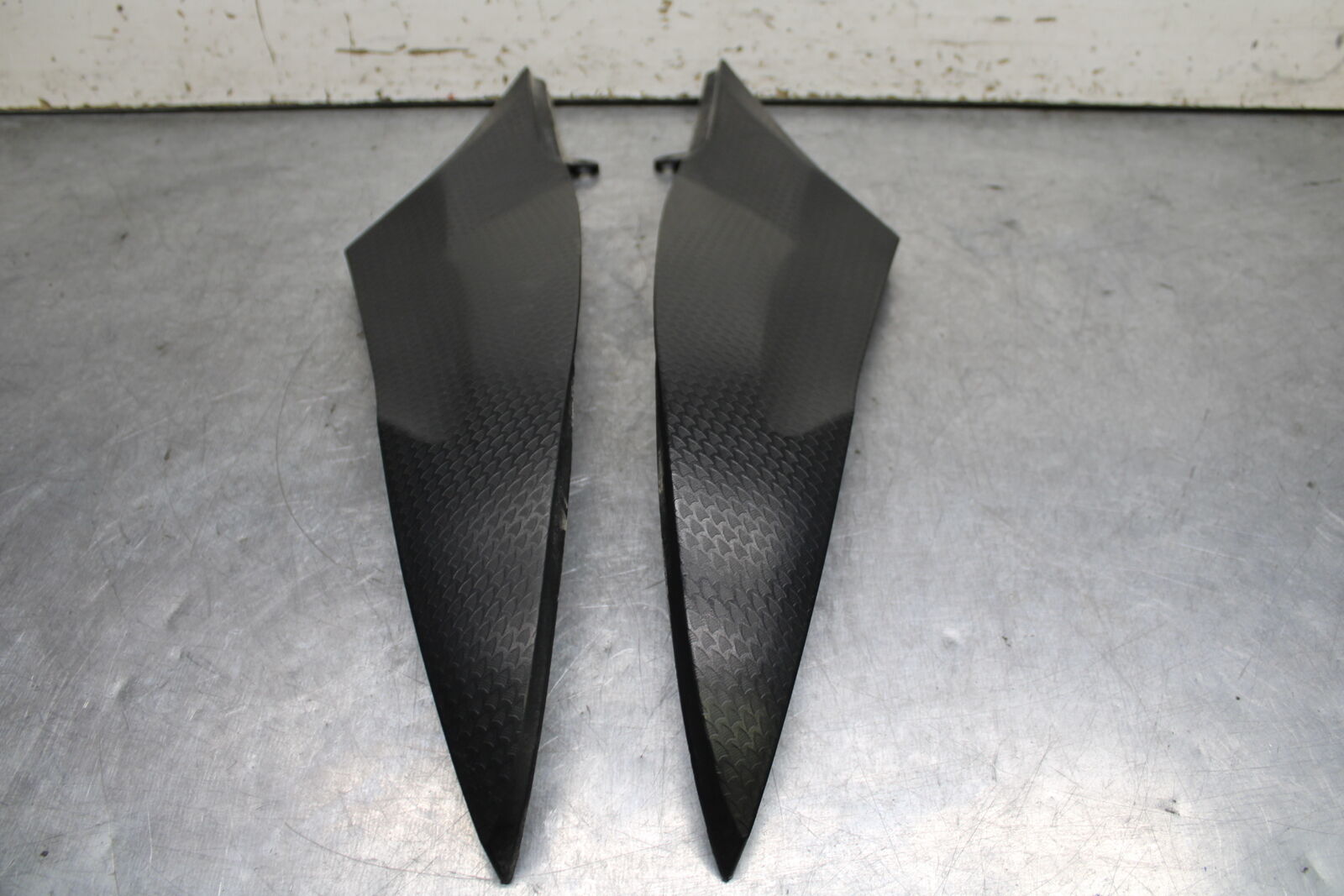 06-07 YAMAHA YZF R6 RIGHT LEFT GAS FUEL TANK PANELS COVERS TRIM SET COWLS  BB742