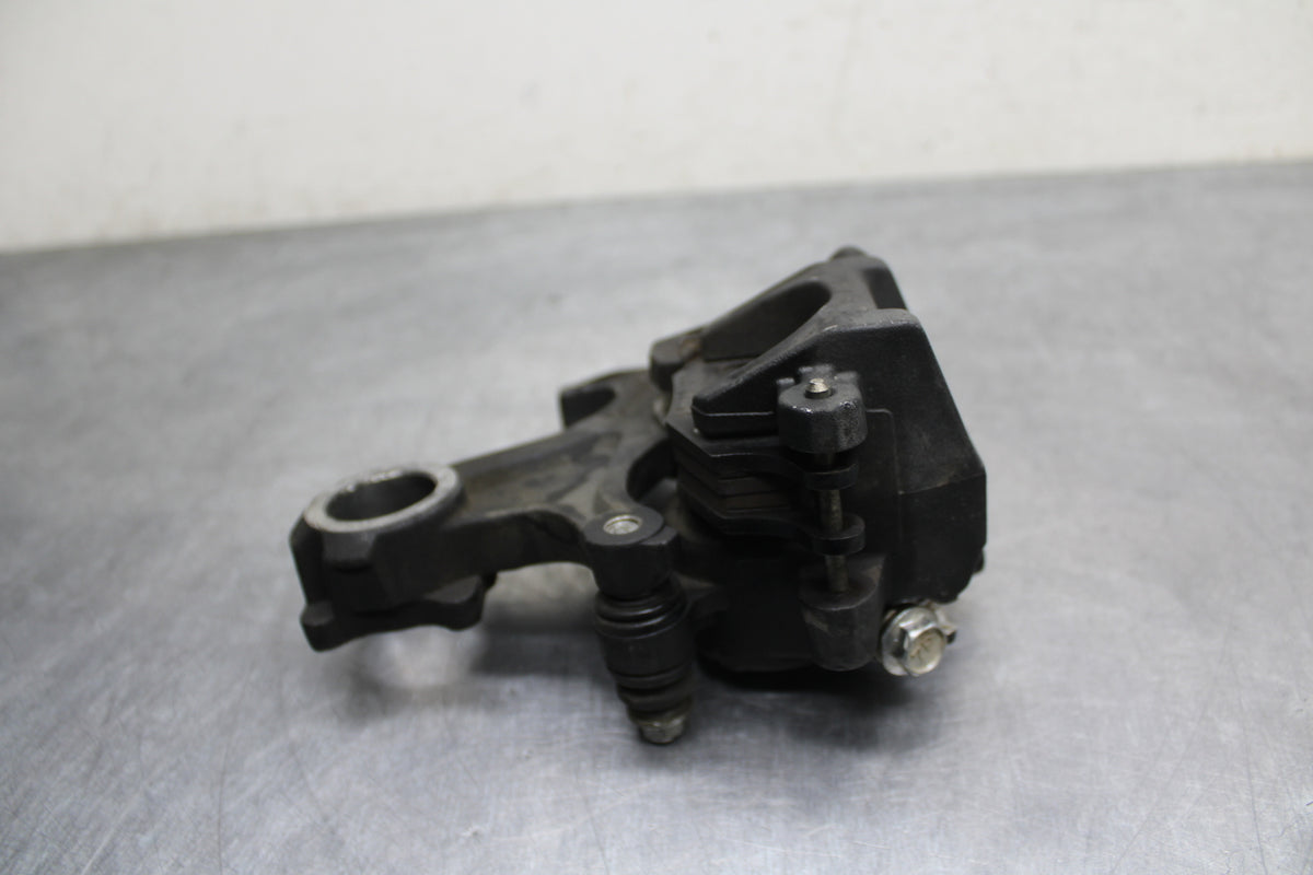 09 SUZUKI GSXR600 REAR BACK BRAKE CALIPER W MOUNT BRACKET BB759