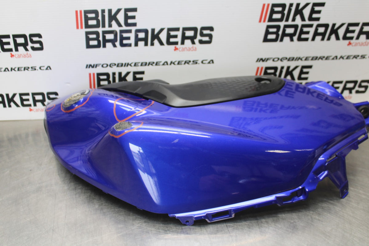 23-24 YAMAHA MT-07 RIGHT FRONT UPPER MID SIDE FAIRING COWL PLASTIC BB194