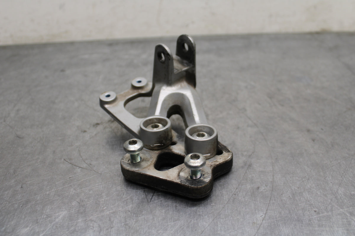 08-10 SUZUKI GSXR 600 LEFT REARSET REAR SET DRIVER FOOT PEG BRACKET MOUNT BB132