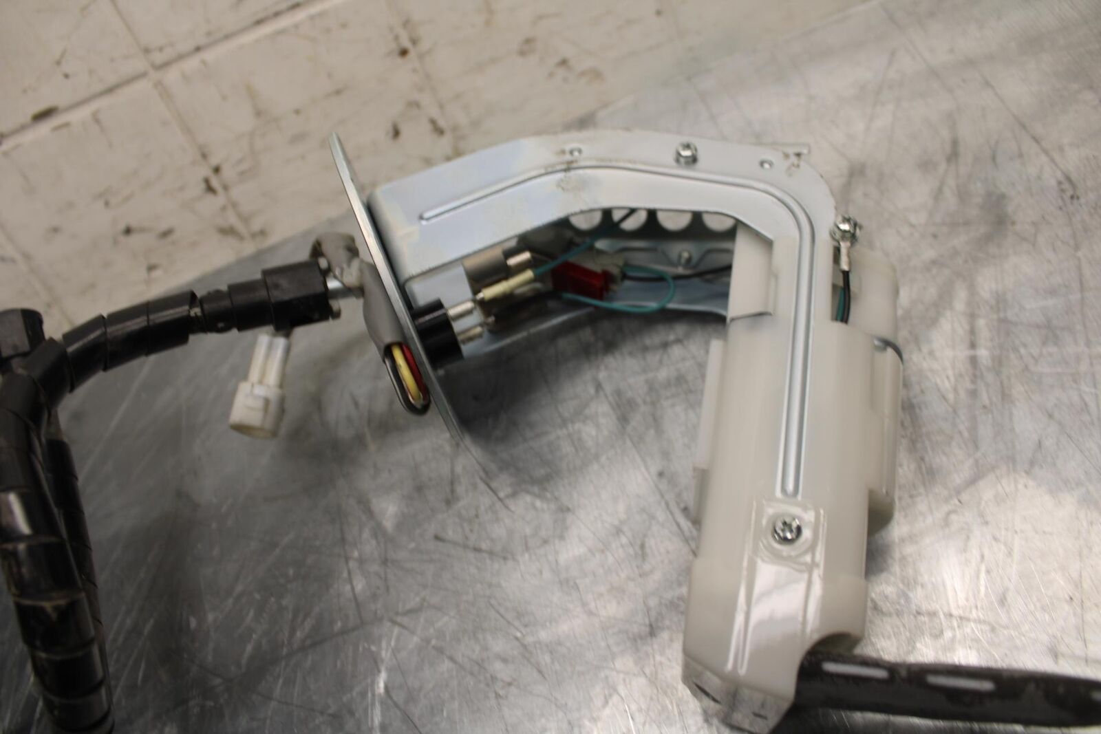 17-23 SUZUKI GSXR 250 GSX250RL8 FUEL PUMP GAS PETROL SENDER UNIT BB490
