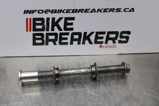 04-05 KAWASAKI NINJA ZX10R FRONT WHEEL RIM AXLE PIVOT BOLT BB163