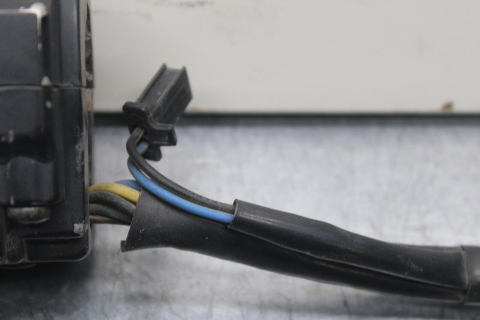 1988 Yamaha FZ600 LEFT CLIP ON HANDLE HORN SIGNALS SWITCH  BB601
