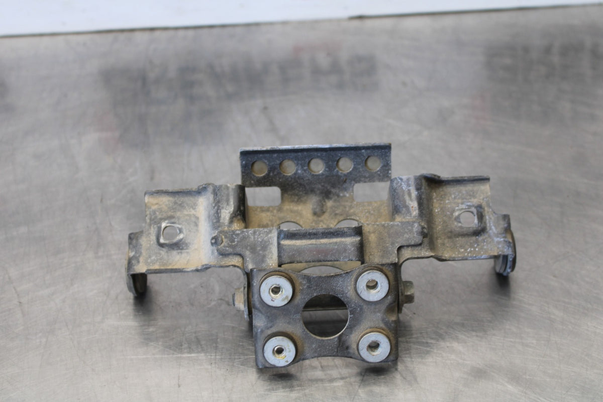 97-00 SUZUKI GSXR600 SRAD GAS TANK FUEL PETROL RESERVOIR BRACKET MOUNT BB921