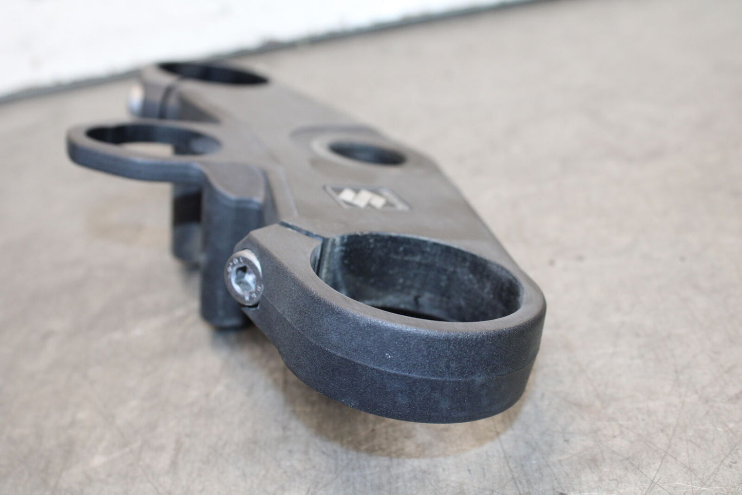 05-06 SUZUKI GSXR1000 FORKS UPPER TRIPLE TREE CLAMP 51311-41G00 BB663