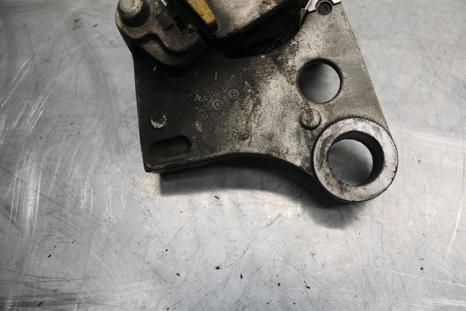 2003 Honda CBR600RR REAR BACK BRAKE CALIPER W MOUNT BRACKET 43150-MEE-006 BB511