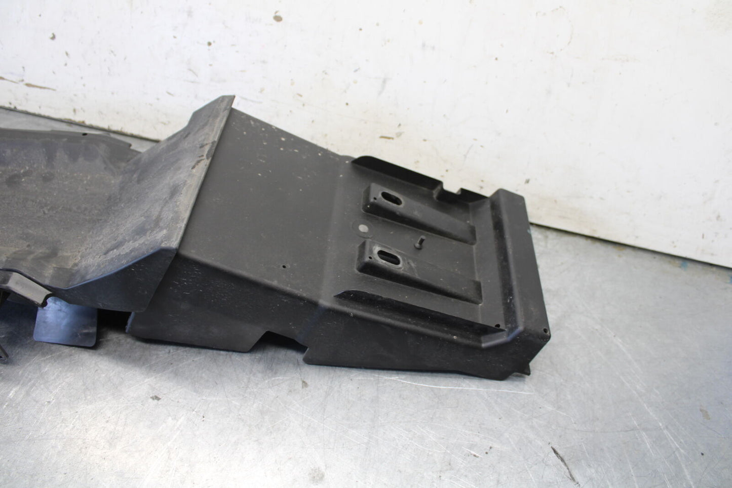 18-23 KAWASAKI NINJA 400 REAR BACK TAIL UNDERTAIL BATTERY TRAY PLASTIC BB679