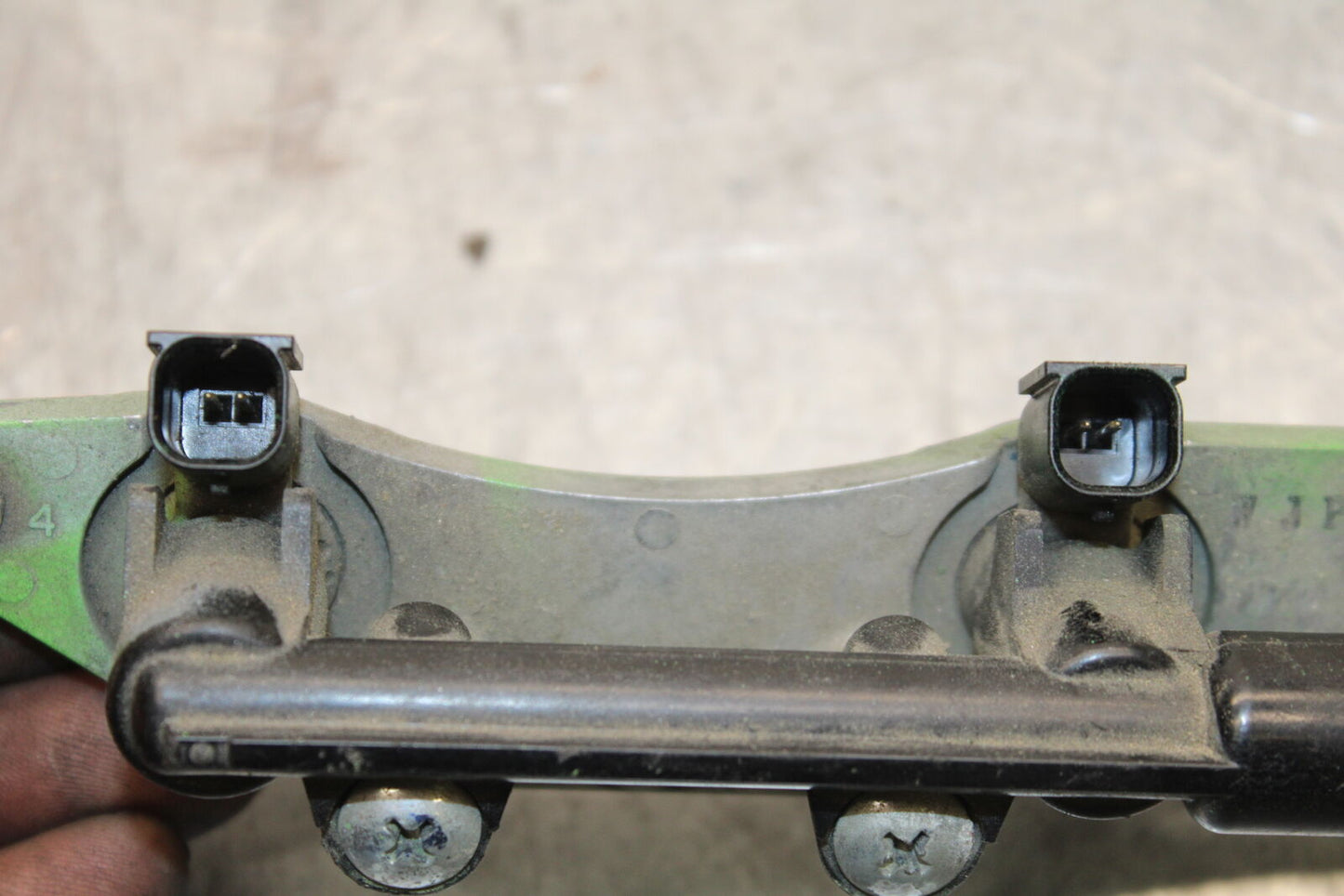 09-12 KAWASAKI NINJA ZX6R ZX600R SECONDARY FUEL INJECTORS TOP GAS RAIL BB656