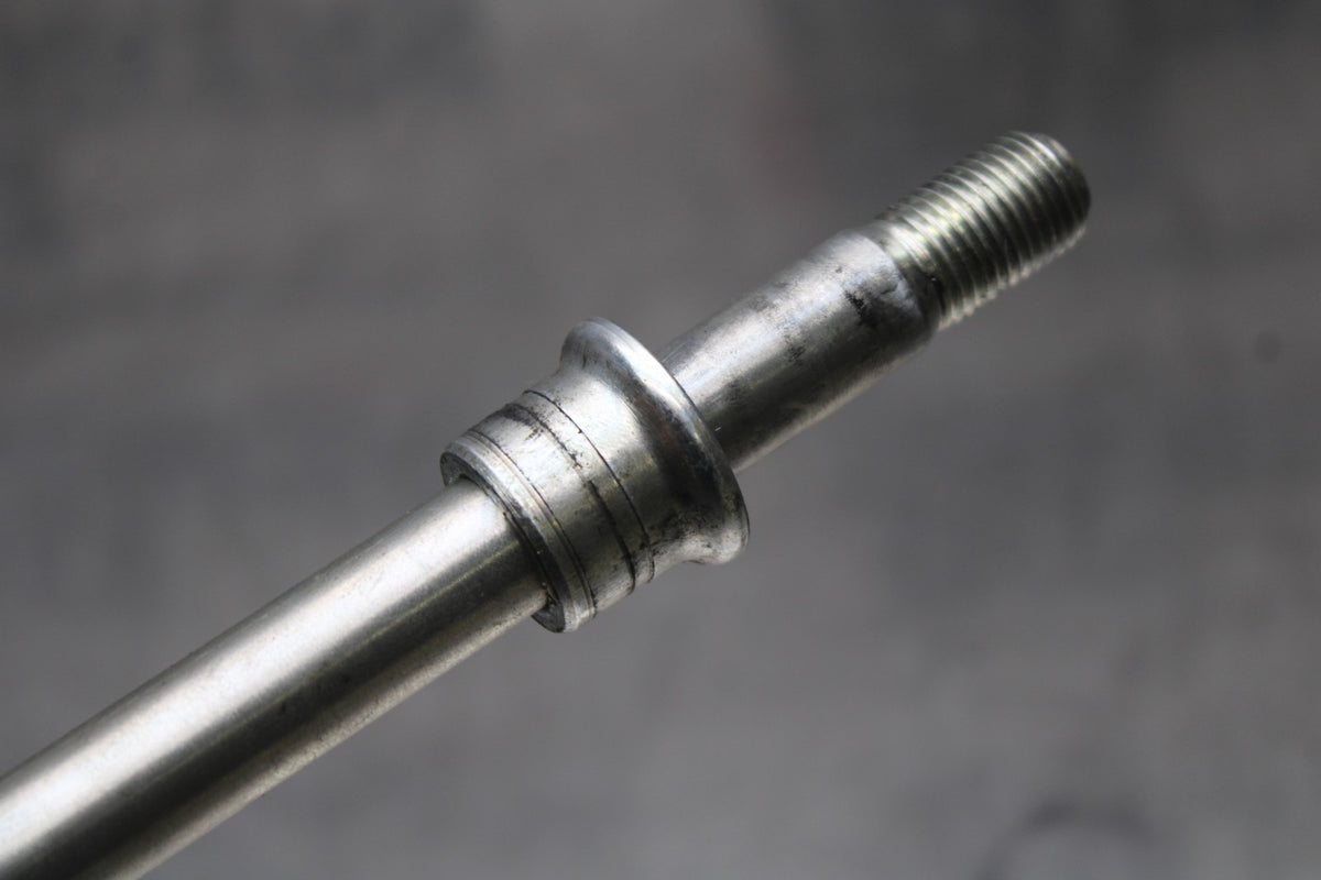 15 SUZUKI GW250F FRONT WHEEL RIM AXLE PIVOT BOLT BB789