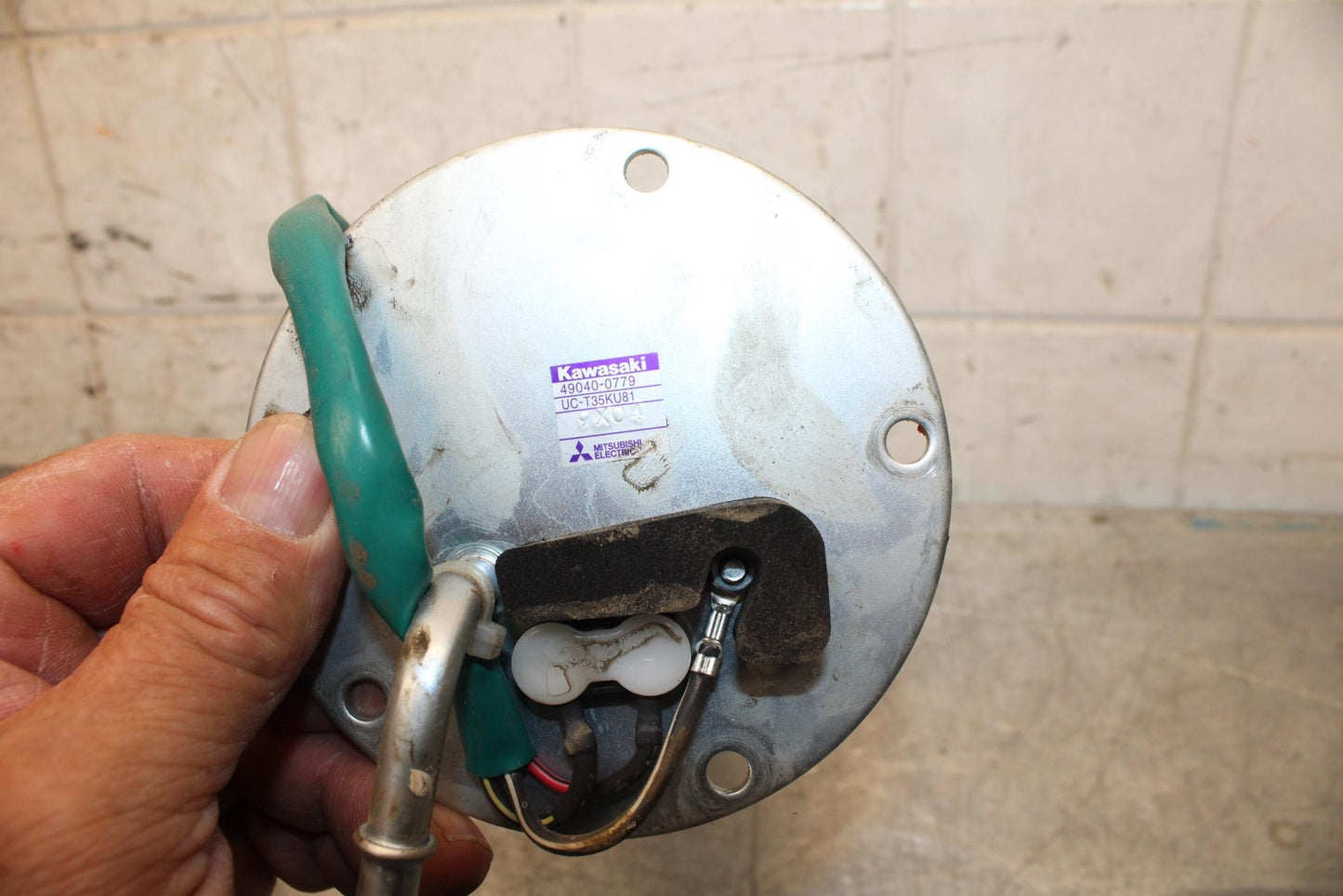 19-20 KAWASAKI NINJA ZX6R FUEL PUMP GAS PETROL SENDER UNIT 49040-0779 BB528