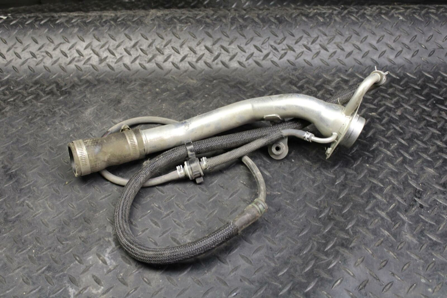 07 SUZUKI BURGMAN 650 FUEL TANK GAS TUBE FILLER  BB183