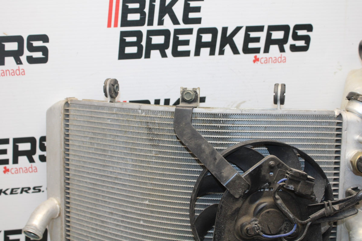 04-05 SUZUKI GSXR600 ENGINE RADIATOR MOTOR COOLER COOLING RADIATER BB329