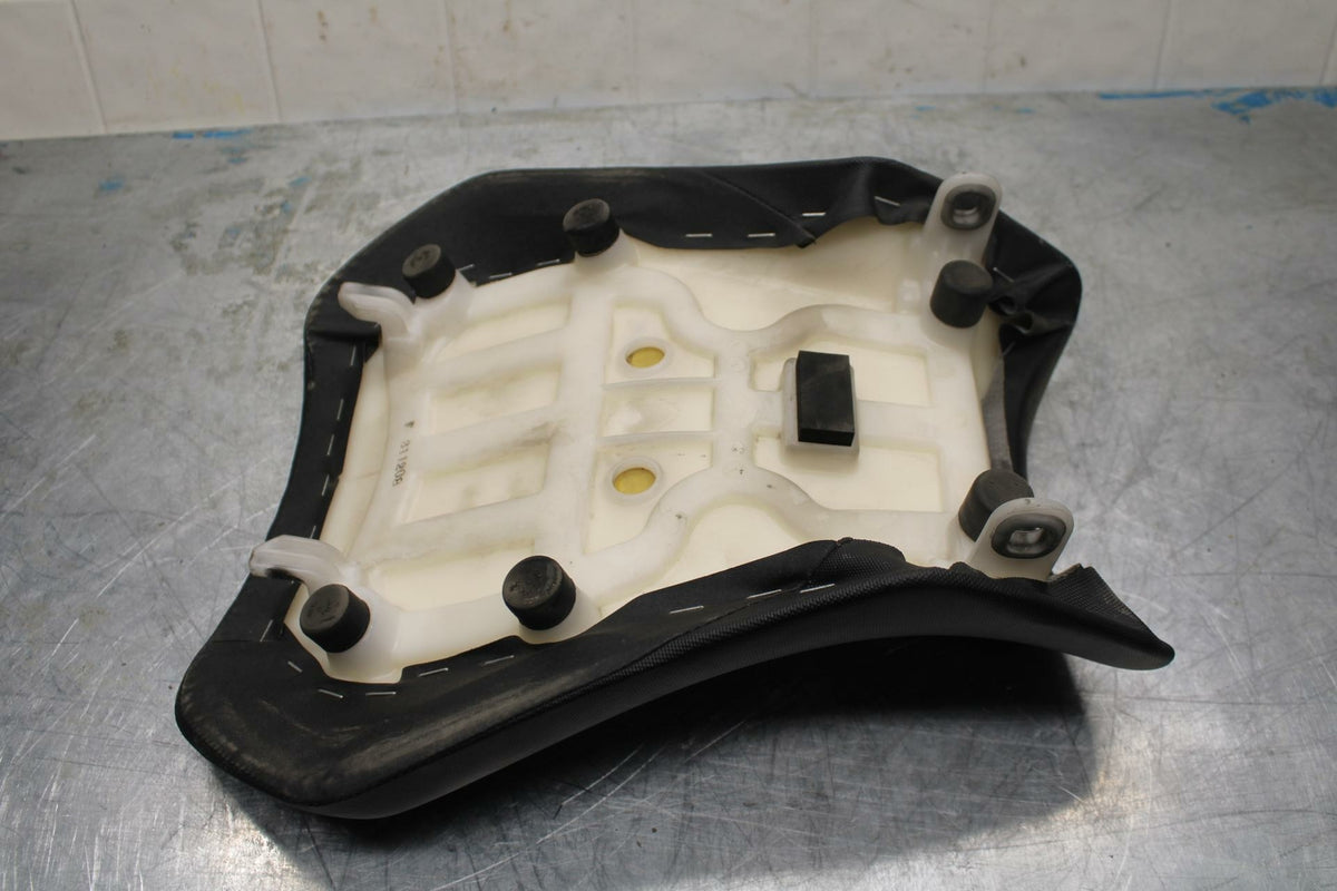 15-21 SUZUKI GSXR600 FRONT DRIVERS SEAT PAD SADDLE PILLION BB418